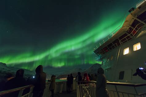can you see the northern lights from a cruise ship